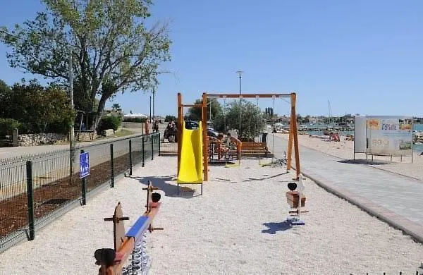 アパート Tomislav ヴーシ